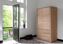 Armoire Shadow en chêne - ETHNICRAFT