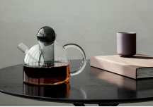 Théière Still en verre soufflé - FERM LIVING