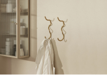 Patère Curvature en laiton - FERM LIVING