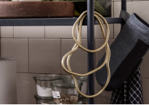 Dessous de plat Pond en laiton - FERM LIVING