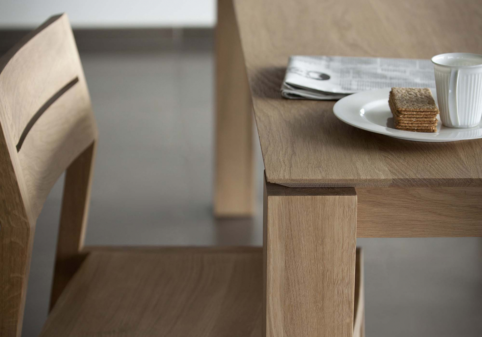 Table Slice en chene pieds design - ETHNICRAFT