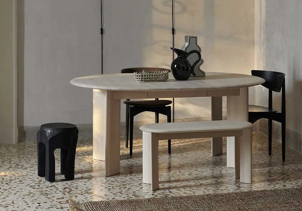 TABLE EXTENSIBLE BEVEL - FERM LIVING en chêne naturel