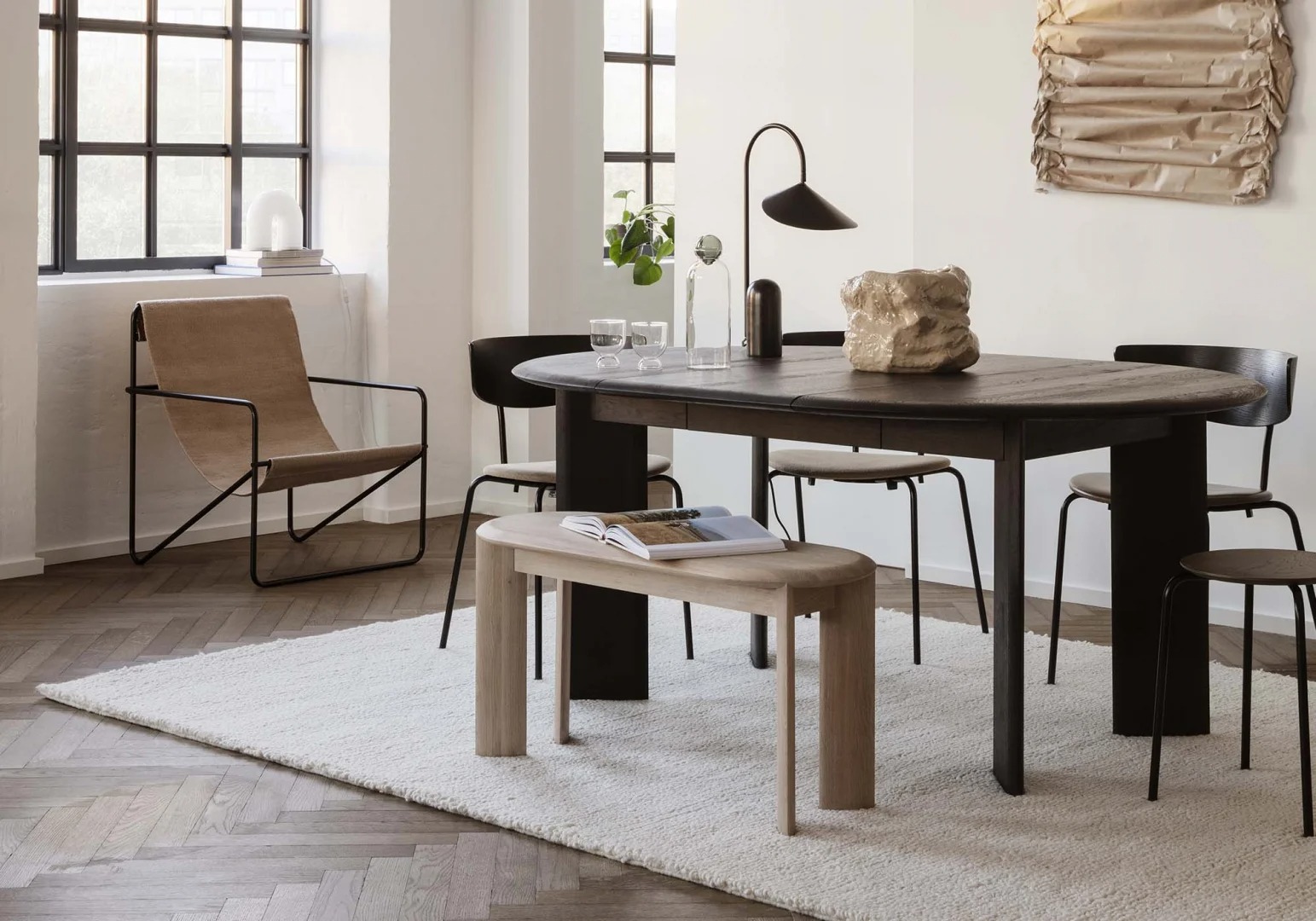 TABLE EXTENSIBLE BEVEL - FERM LIVING en chêne naturel