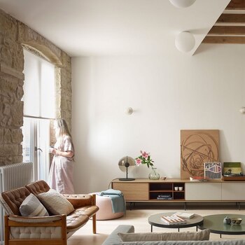 « Notre ambition est de créer des produits uniques qui aident à aménager des espaces de vie personnels et agréables à un prix abordable. Notre collection de produits se démarque en ce qu’elle allie fonctionnalité et esthétique en conférant à chaque objet allure et délicatesse. Des objets qui s’estompent entre les lignes frontières de la modernité et de la tradition, de l’élégance et de la fraîcheur. »

Le mobilier @trekudesign composable à souhait saura combler toutes vos attentes ! 

Alors ? On créent ensemble votre mobilier idéal ?