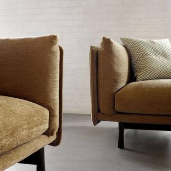 Le canapé Kite et le fauteuil Ovata, deux incontournables de @wendelbodk ! Alliage parfait du Confort et de l’esthétique 🤍🤍🤍